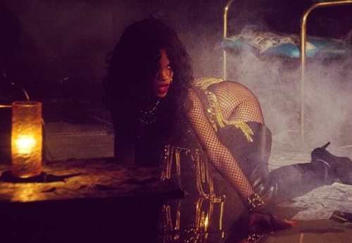 Rihanna&#8217;s Ass Bent Over In Thong nd Fishnets&#8230;