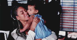 Bey Loves To Kiss Her Baby Girl