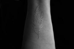 xthesameshitx:

Feather Tattoo na We Heart It http://weheartit.com/entry/52977249/via/Maroontje