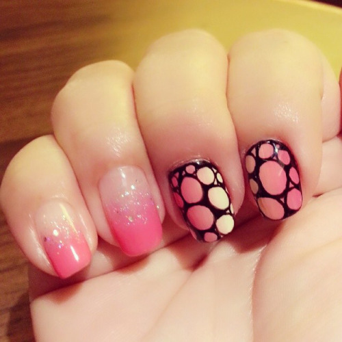 Feeling happy…Finally got a change of nail art! #nailart...
