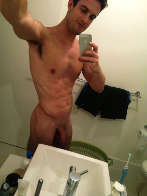 instaguys: Guys with iPhones Source: gwip.me nice package - great pits!
