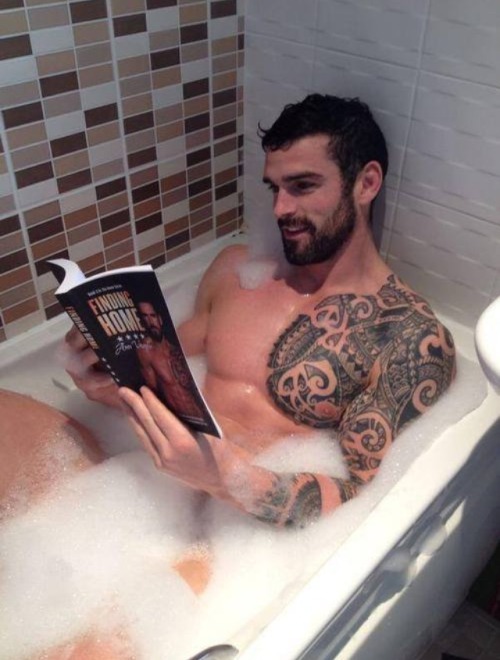 nebraskaswole:

buns-and-guns:

ppumpkim:

myverychains:

northstarxman:

Bath time

Holy shit

 

Omg i need a hot reader in my life. Intelligence is so fucking sexy!

Maybe someday i can read my own book

Maybe someday I’ll learn how to read