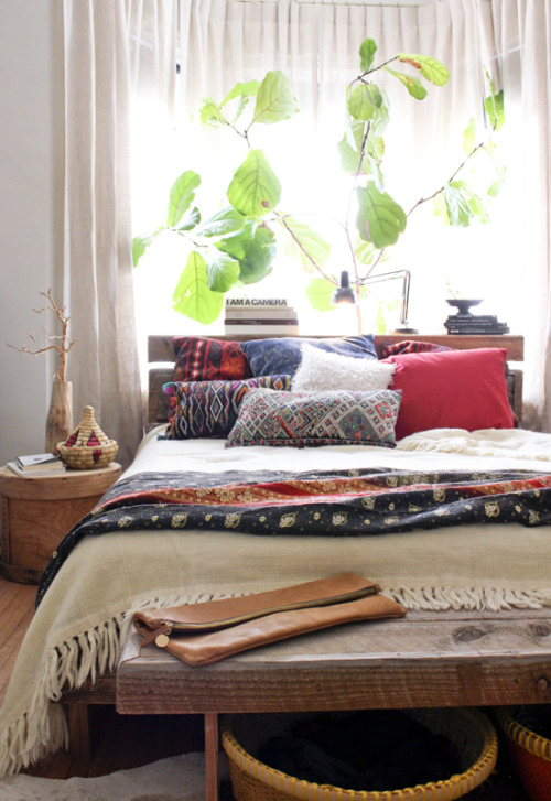Bohemian Homes: Bright Bohemian Bedroom