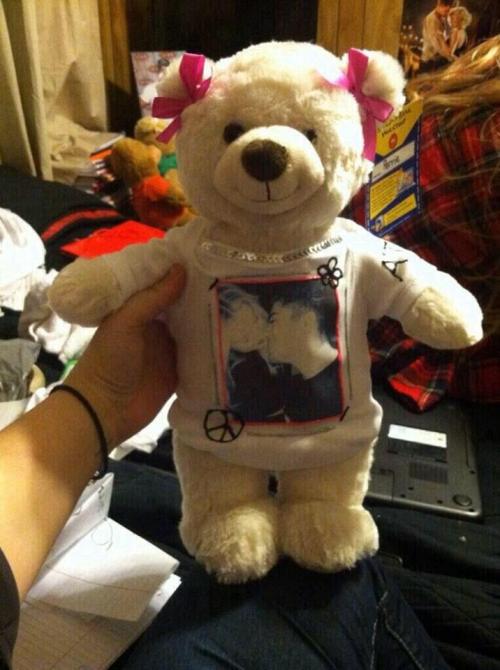 A fan got Perrie a teddy bear