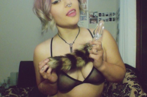 dirtyyheartsss:

I wasn’t going to post anything  But my tail...