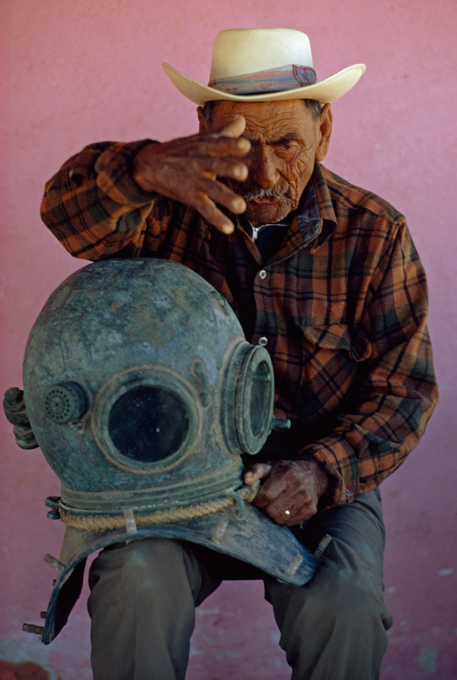 An old pearl diver in La Paz, Mexico, reminisces about an encounter with a shark, 1972.Photograph by Michael E. Long, National Geographic