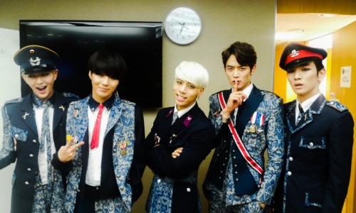[Photo] SHINee Official ME2DAY Update - ‘Everybody’ SHINee’s Back 131010 (1P)
[SHINee] Hello~’Everybody’~!!!!! SHINee is Back!!!!!
Credit: SHINee’s Me2day