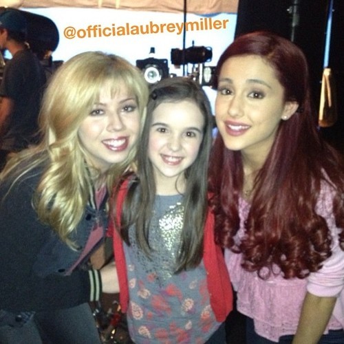 @officialaubreymiller: My new episode of Sam &amp; Cat is coming soon to nick! 😃
