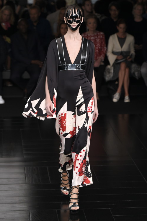 For #SS15 Sarah Burton drew upon her own personal kimono collection and gave it a tough and vivid @WorldMcQueen aesthetic. #PFW