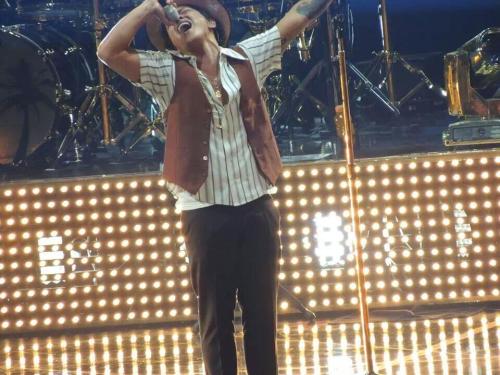 Bruno performing in Oklahoma last night (x)