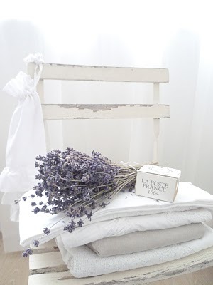  (via White and Shabby: FRENCH STYLE) 