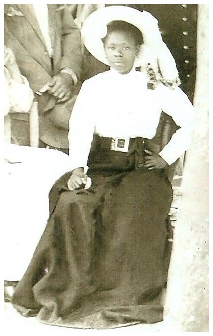 Daughter and Wife of President Antoine Simon.  Haiti c.1910</p><p>Vanésila Simon(L) &amp; Uranie Adélaïde Mentor(R)