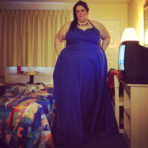 shewhorollswithrolls:

shewhorollswithrolls:

Wedding chic in a Motel 6
Dress: eshakti Necklace: gifted

Hey who keeps reblogging me? Well thankssss :*
