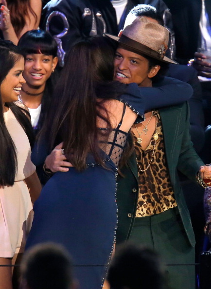 bruno-news:  Selena Gomez and Bruno Mars onstage during the 2013 MTV Video Music Awards