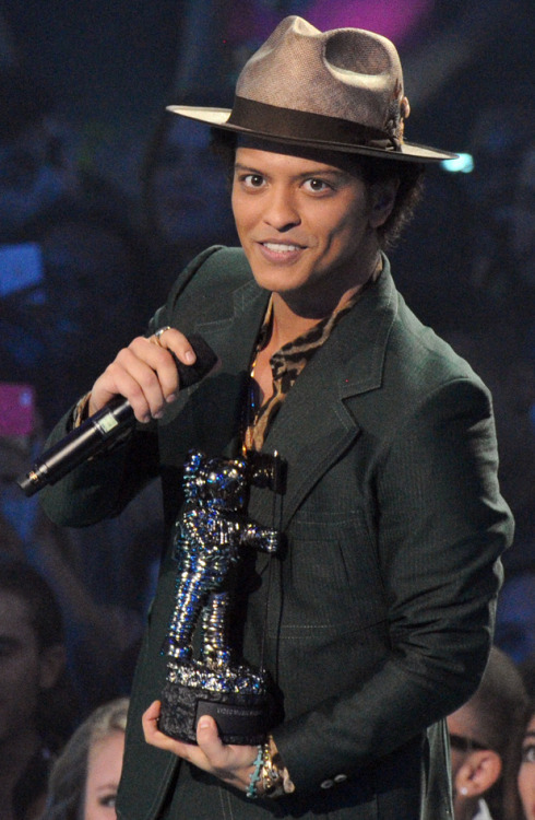 Another pic of Bruno at the VMAs!