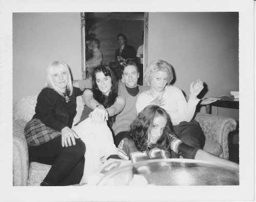 L7 with Jon Stewart in the green room of The Jon Stewart Show, New York, 1994.