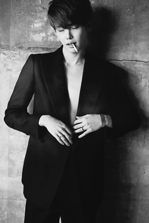 popular Black and White myedits bw Korean fashion kfashion magazine W korean actor smokers korean model W KOREA bw kpop lee jong suk lee jongsuk jongsuk well made star m wellmade starm December 2013 
