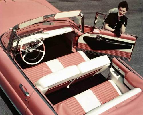 lincolnmotorco:

The 1956 Lincoln Premiere Convertible

⊱♛⊰