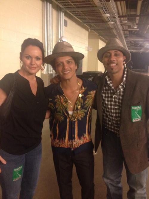 bmars-news:  &#8221;@.kevin_thornton: Hanging backstage w/@.BrunoMars @ the AAC in Dallas! #FutureCollab @.TheColorMeBadd @.TheMarkCalderon&#8221;
