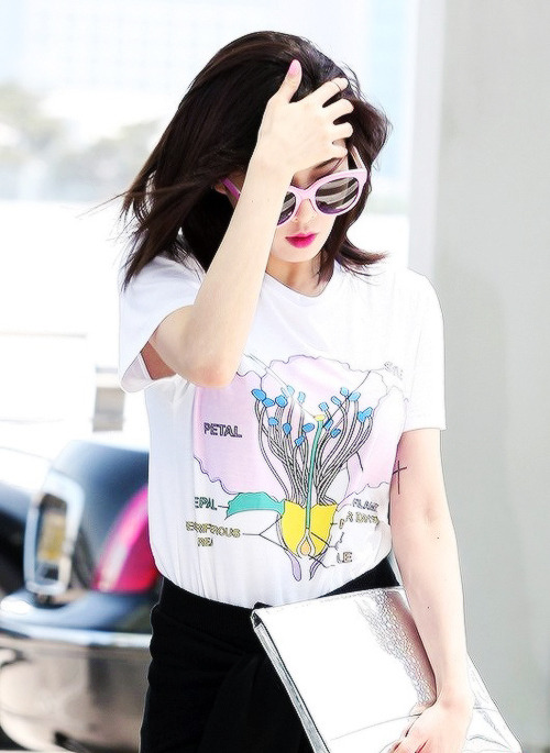 
11/? edits of Hyuna airport fashion
