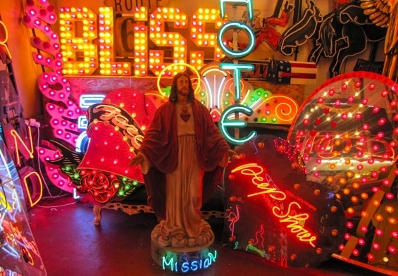 (via God’s Own Junkyard: The World’s Largest Collection Of Neon Signs And Artwork - Beautiful/Decay Artist & Design)