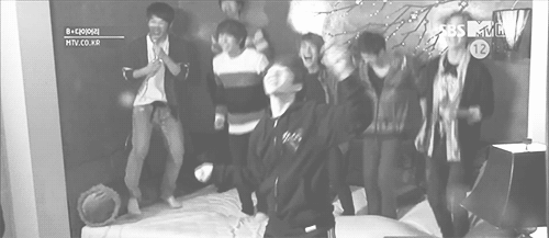 
this is btob…don’t question it
seoulfinder: &#8220;this looks like they&#8217;re performing some type of witchcraft&#8221;
