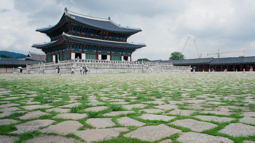 Imperial Throne Hall (Geunjeongjeon), Gyeongbokgung Palace, Seoul, Korea | wewandertoo.tumblr.com