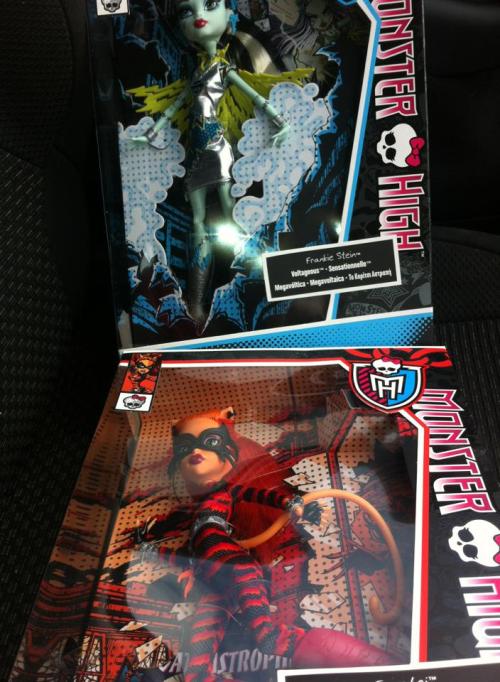 Los dos nuevos PowerGhouls están en ARGOS!  Fuente: Monster High para coleccionistas - lugar seguro para MH coleccionistas de muñecas!