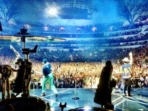 bmars-news: nicolemars2 submitted: (Eric&#8217;s post on Instagram) &#8220;Full house Dallas!! Y&#8217;all TURNT UP!!! Till next time ✌#moonshinejungletour #epanda #hooligans #brunomars #bangbang&#8221;