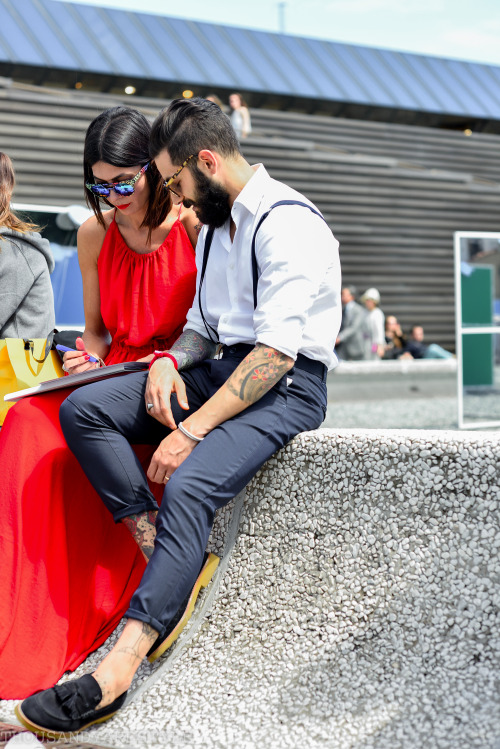 1000yardstyle:

Pitti Uomo 86, street style, the stylish couple… I will be shooting day two of Pitti Uomo 86 live, follow along @1000yardstyle 
