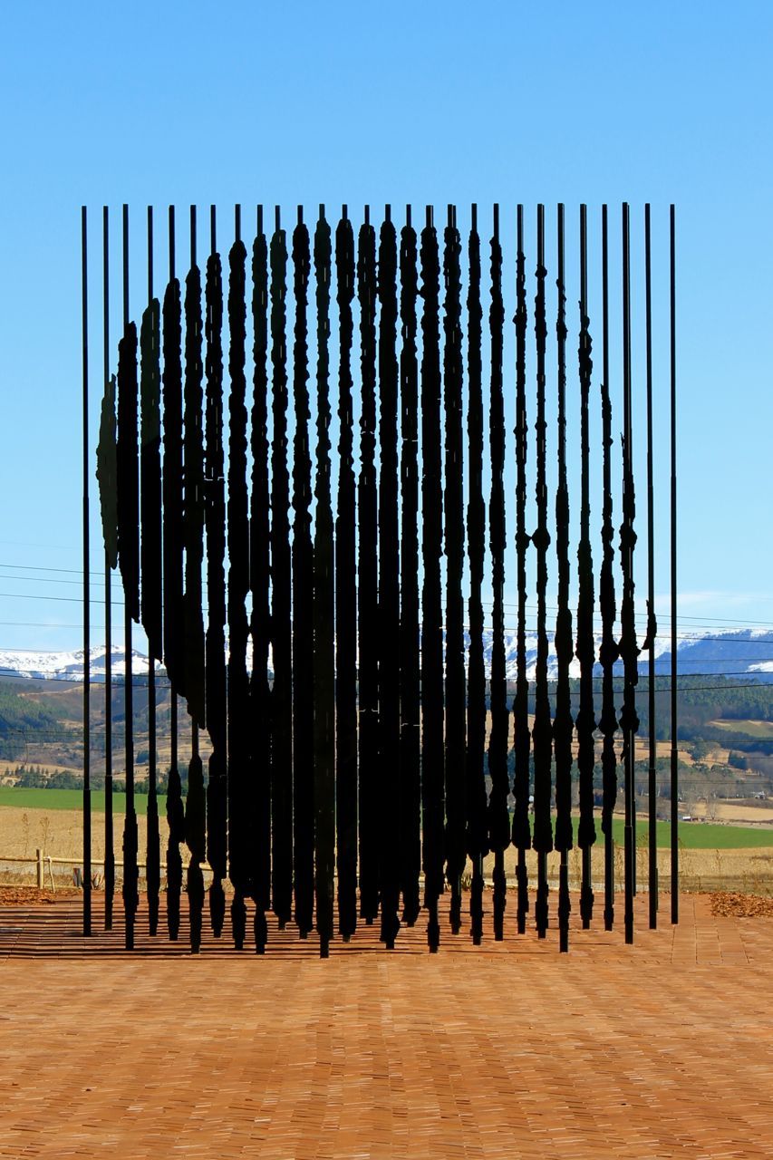 Nelson Mandela monument by Marco Cianfanelli
