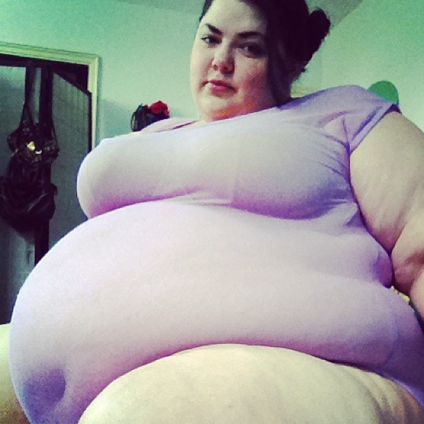 lunalovex:

#chubbycartwheels lilac bodysuit! #ssbbw
