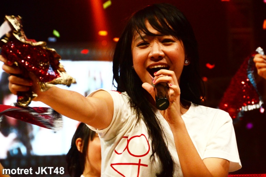 Shania Junianatha (Shania / Shanju @shaniaJKT48) JKT48. Konser JKT48 Warnai Harimu RCTI live TV performance, Jakarta, 17/02/2013.
