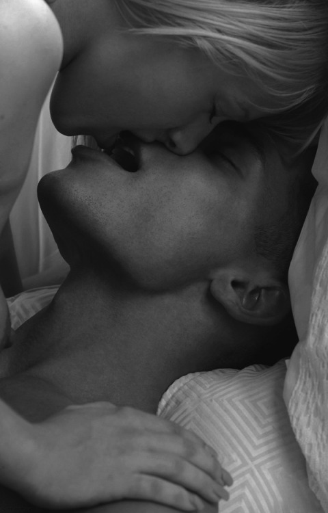fr3nch-kisses:

Sexual romance blog x
