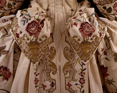 Mantua, back detail.
Made between 1740-1745, altered between 1875-1900 to fit the late 19th centiry dress.
Made in England, now in storage at the Victoria &amp; Albert Museum.