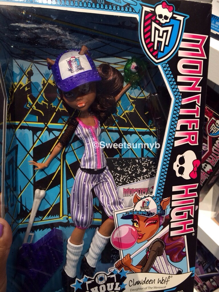 sweetsunnyb:

Ghoul Sports Clawdeen. Sadly the best photo I got :/