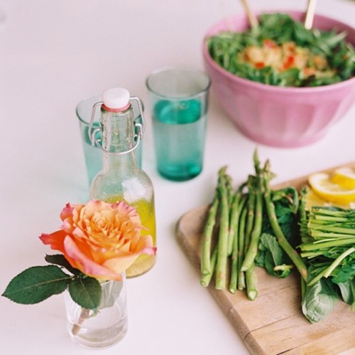 Today we’re sharing 5 healthy spring recipes! Time to banish those winter ponds with yummy dishes that are also good for you. See them all #onggtoday (link in profile). Photo by @abbyjiu #healthy #recipe #spring #glitterguide