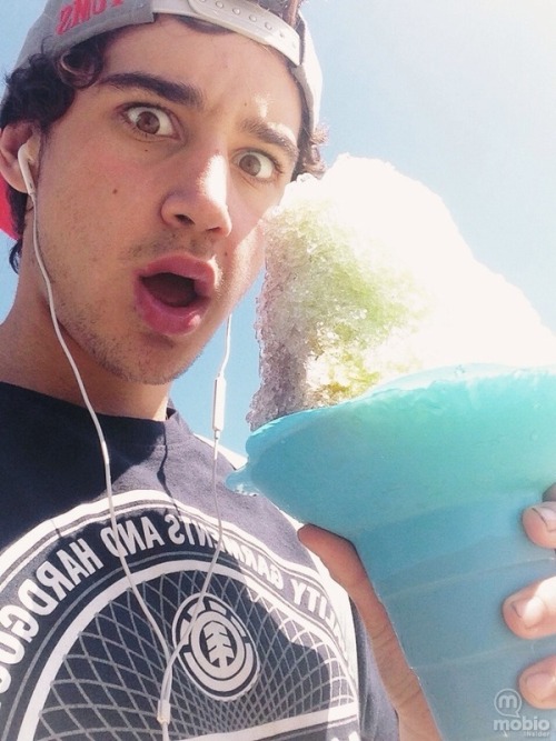 
@luke_brooks: I bought shaved ice today and it was hugeeeeee
