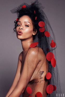 hellyeahrihannafenty:

Rihanna for Elle’s December Issue 2014  #1