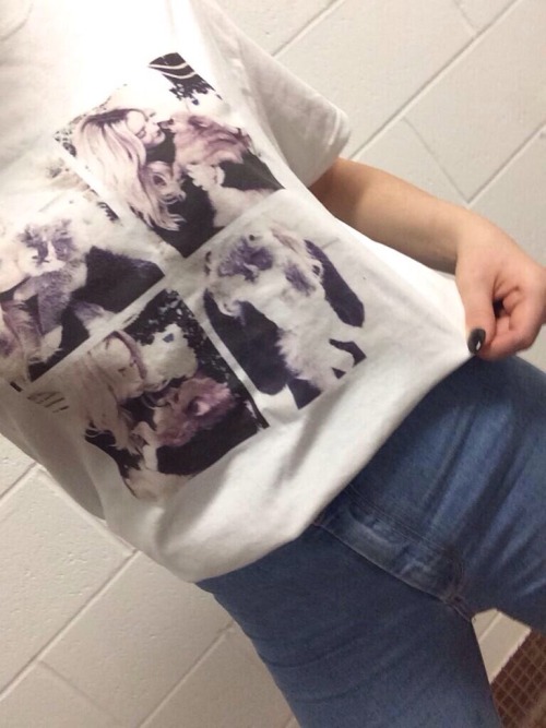 Thank you @EdwardsFacts for my amazing T-shirt! I miss my Hatchi &amp; Prada so much! So thanks beautiful! :D Perrie