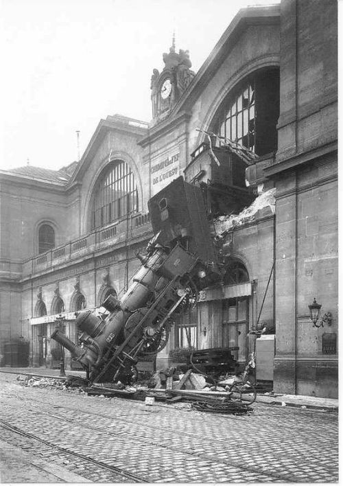 doyoulikevintage:

Train wreck at the Gare Montparnasse, 1895, FRANCE
