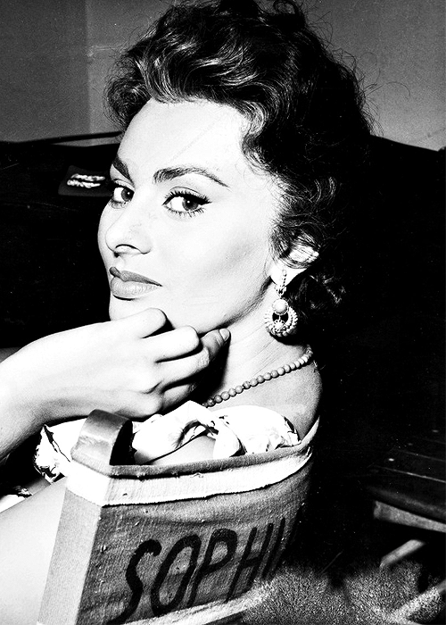 msmildred:</p><br /><br /><br />
<p>Sophia Loren on the set of &#8220;Pane, amore e…”, 1955.<br /><br /><br /><br />
