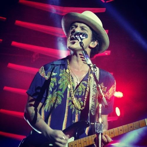 bmars-news:  "aceebar: I would definitely catch a grenade for ya cos boy you&#8217;re amazing just the way you are! It&#8217;s a beautiful night..I think I wanna marry you. I was definitely starstruck being so close to him. Amazing voice, charisma, stage presence&#8230;pure talent! #MoonShineJungleTour2013”
