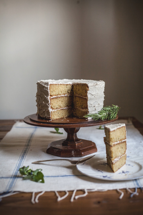 grayskymorning:

Rosemary Corn Cake with a Honey + Brown Butter Buttercream
