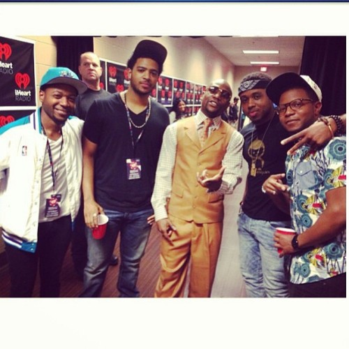 bmars-news:  "duggerii: Mayweather looking like he about to go preach lol #iHeartradio&#8221;