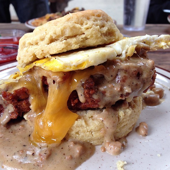 everybody-loves-to-eat:

Reggie Deluxe Sandwich
at Pine State Biscuits in Portland , OR

