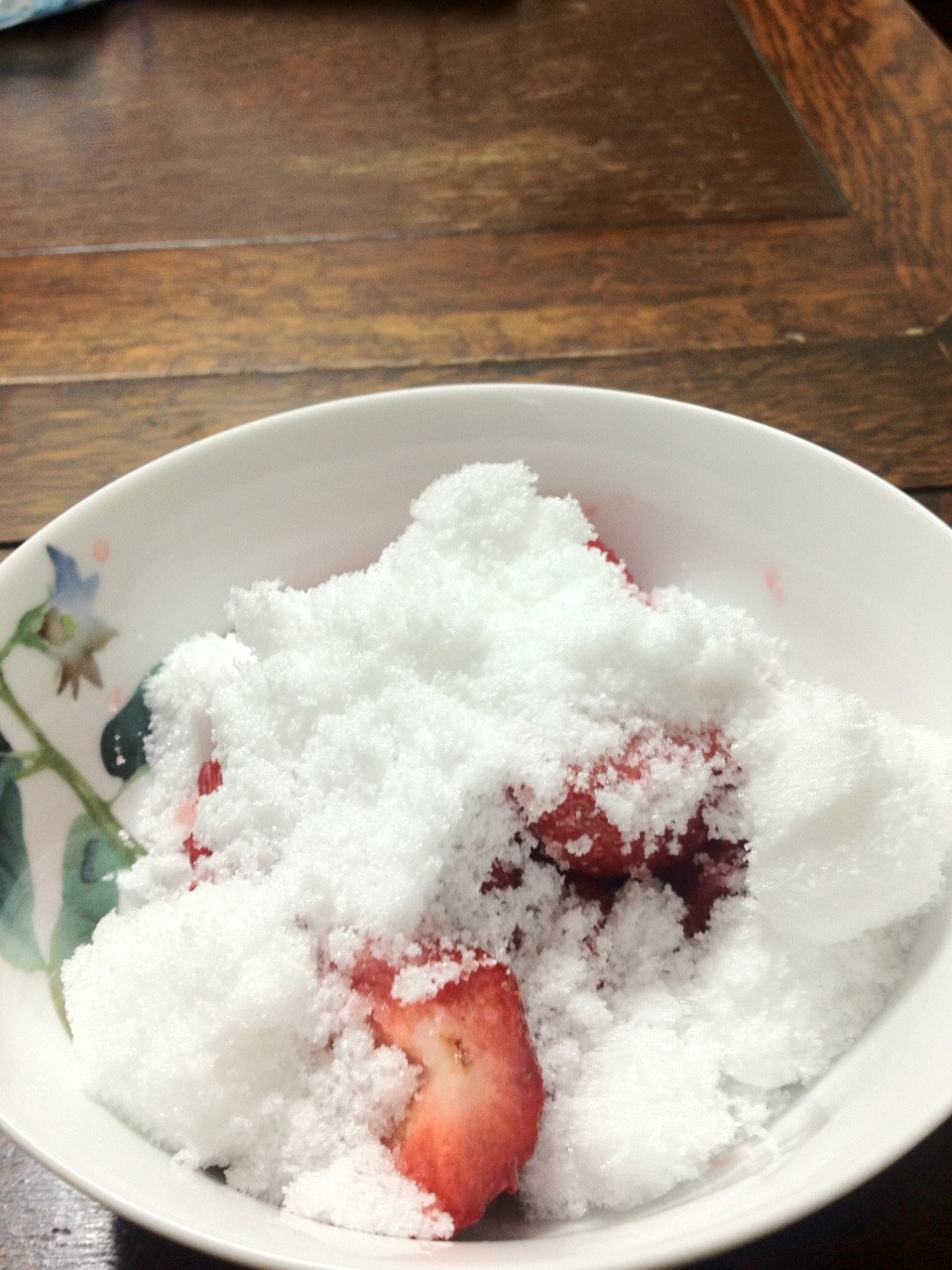 オカンがどれだけ砂糖を入れるか証明して見せた画像。
まるでかき氷のように、イチゴに砂糖を投下。
http://wtbw2010.blogspot.jp/2014/03/blog-post.html