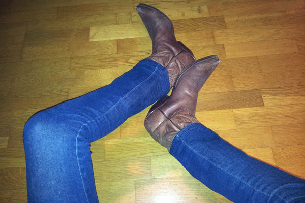 dreamofboots:

Cowboy boots with tight jeans