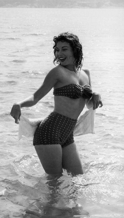 shitkicker-deluxe:

apieceofglass:

ava gardner <3

…Oh lordy…
