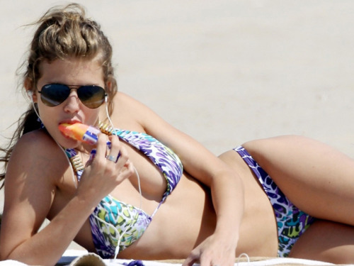 THE ICE CREAM DIARIES&#8230;#8&#8230;Annalynne McCord fighting the heat as she eat a popsicle to cool herself off&#8230;oh not to mention the tiny bikini&#8230;LA beaches seems to be the ish&#8230;
